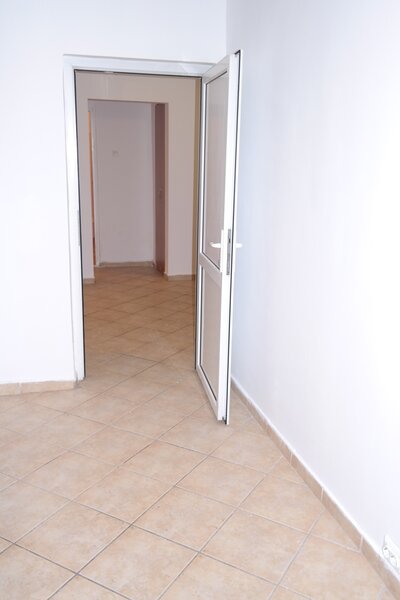 Berceni- Aparatori, 5min metrou, facultate, patinoar, semistradal!